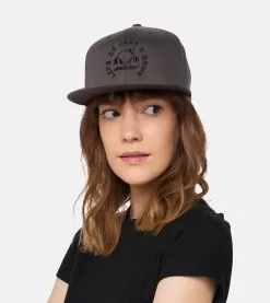 Life Is Just A Game Grey Fitted - Gamerz -Fashion Hat Online 7333179007666 Radics Fanni FEMALE 1 20211025